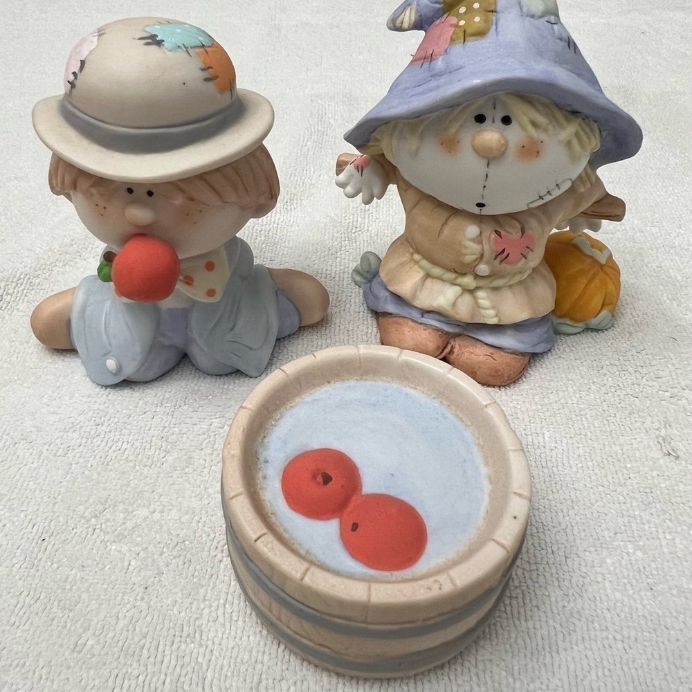 3-Vintage Bumpkins Ceramic
Porcelain Figurines by Dreas VintageEmporium